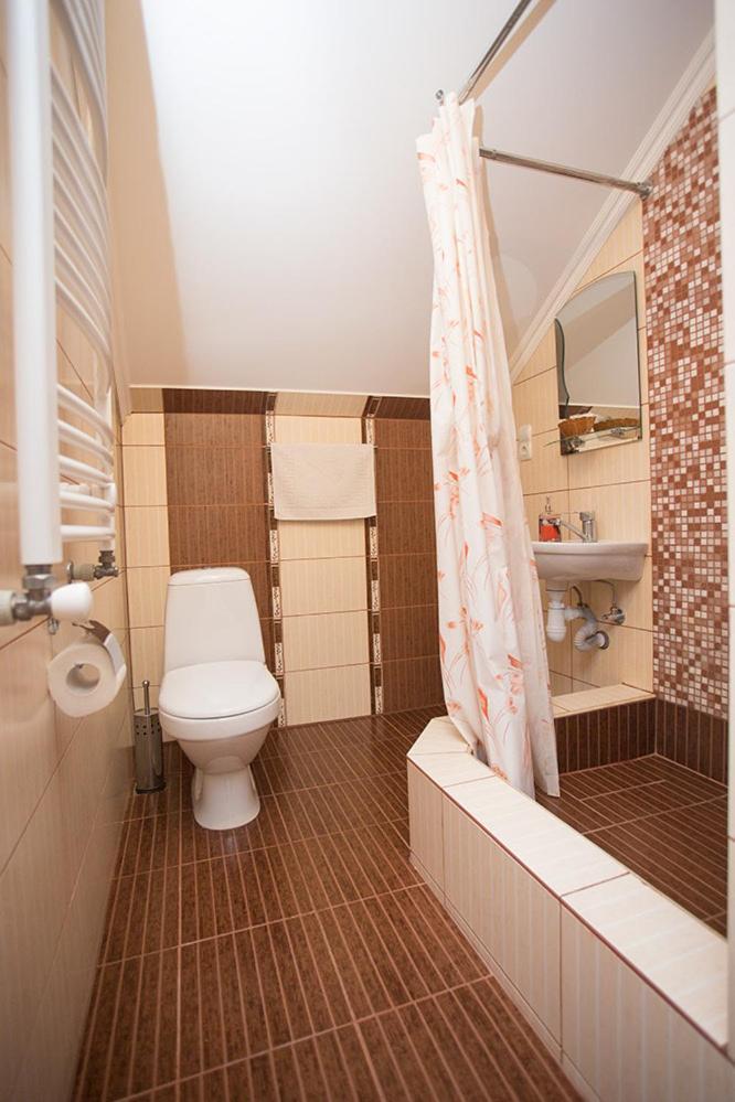 Hotel Goldenluxe Berehove  Esterno foto