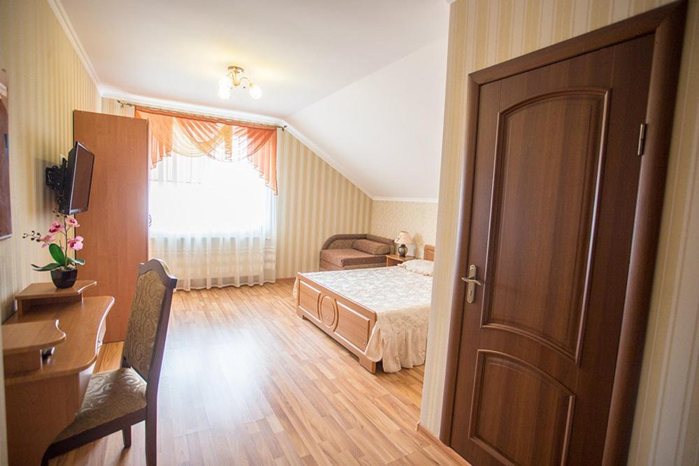 Hotel Goldenluxe Berehove  Esterno foto