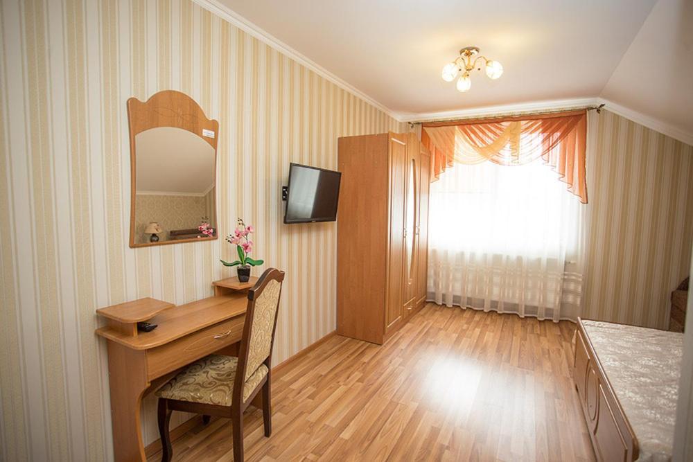 Hotel Goldenluxe Berehove  Esterno foto