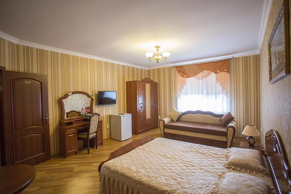 Hotel Goldenluxe Berehove  Esterno foto
