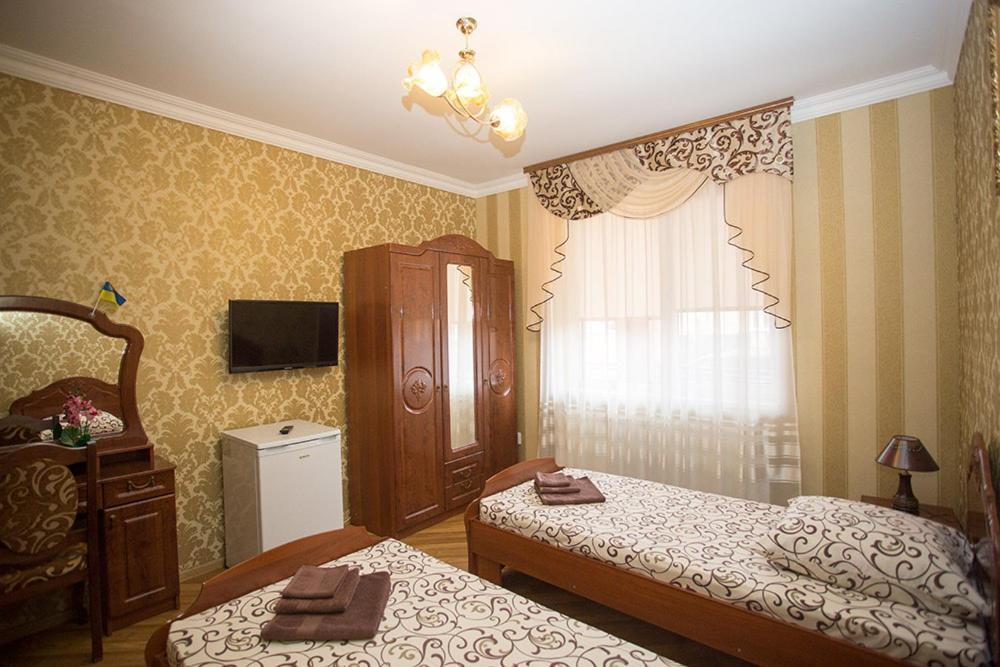Hotel Goldenluxe Berehove  Esterno foto