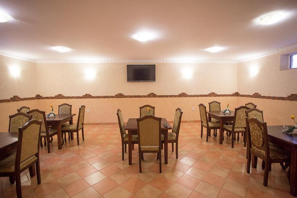 Hotel Goldenluxe Berehove  Esterno foto