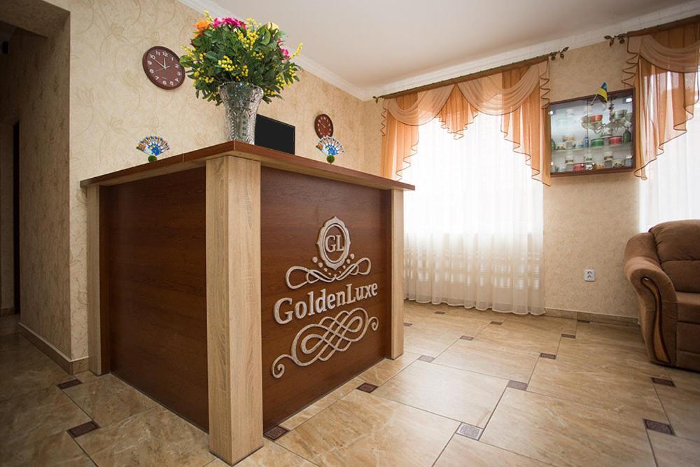 Hotel Goldenluxe Berehove  Esterno foto