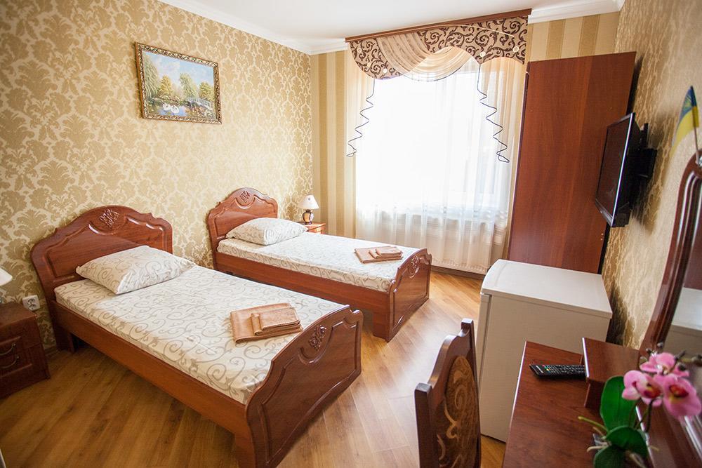 Hotel Goldenluxe Berehove  Esterno foto