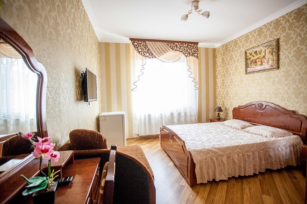 Hotel Goldenluxe Berehove  Esterno foto