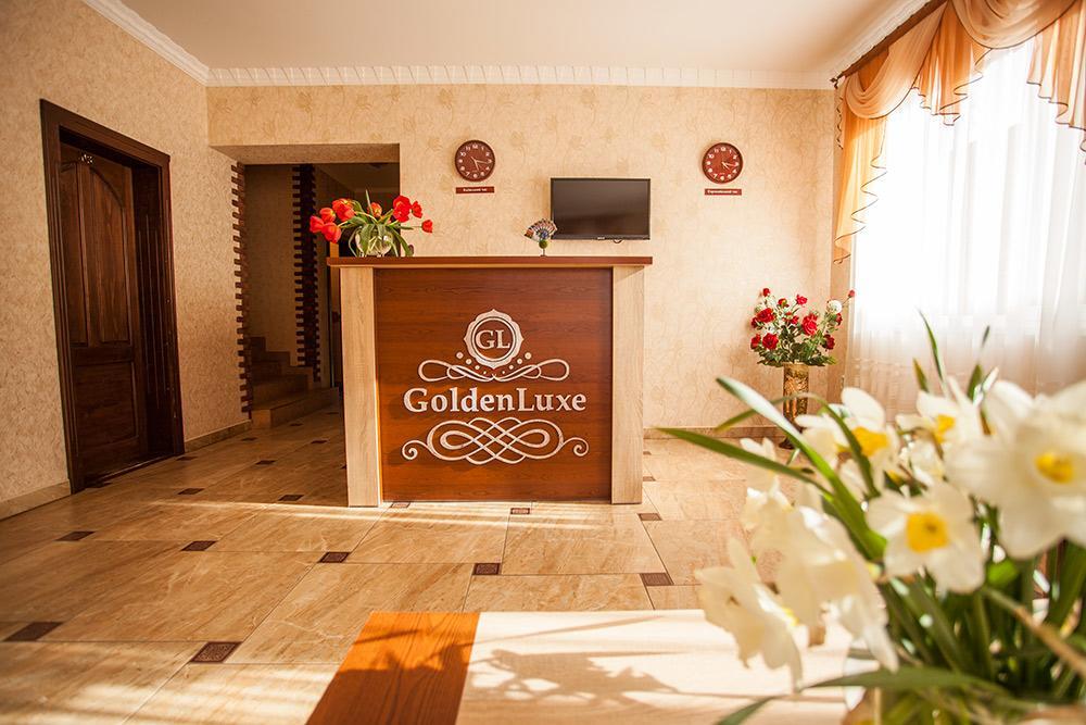 Hotel Goldenluxe Berehove  Esterno foto